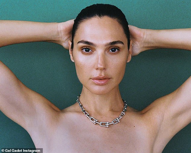 Gale Gadot Nude deja boobs