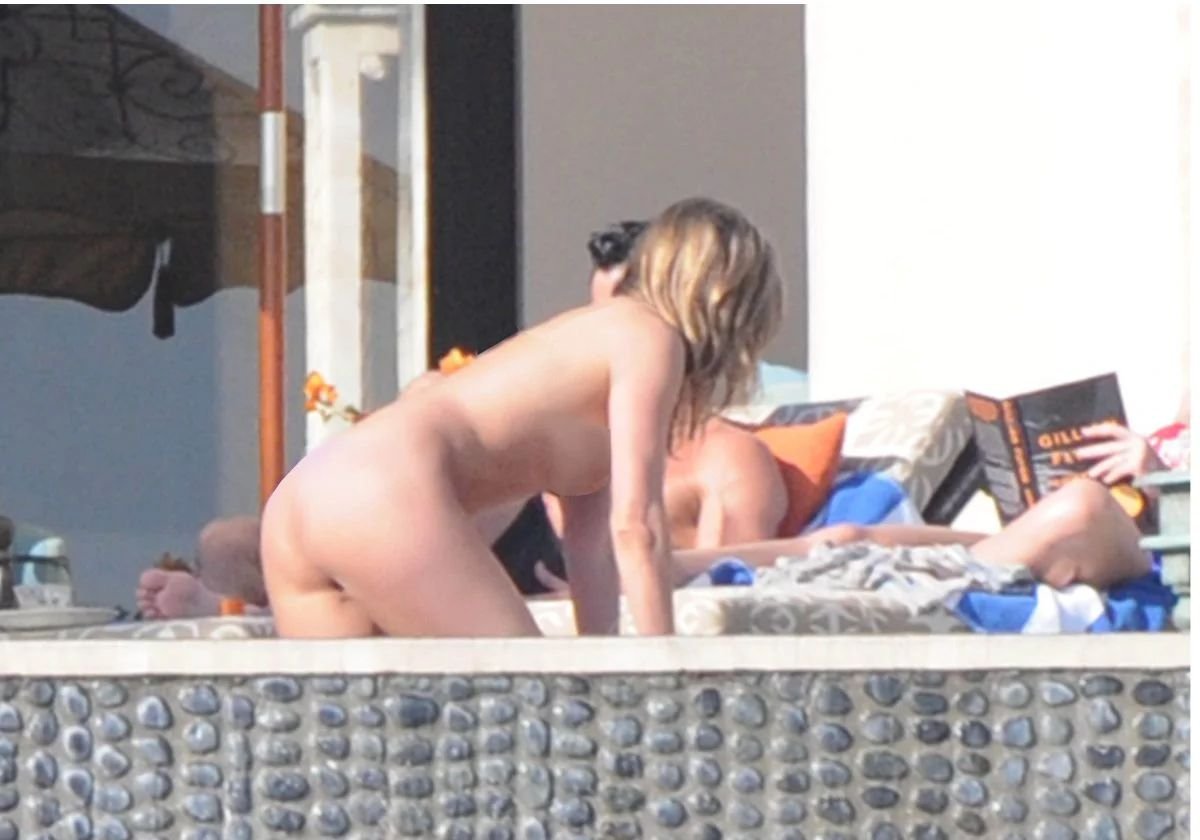 naked jennifer aniston