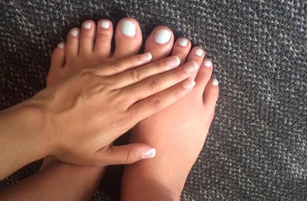 ann trotter share nadia ali foot photos