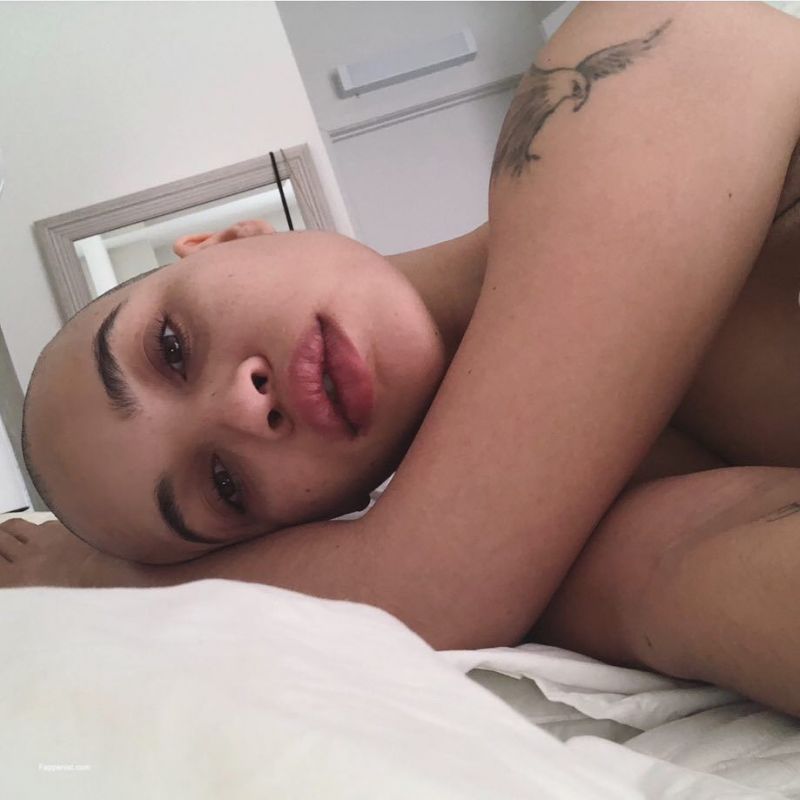 chad hacker recommends cleopatra coleman nude pic