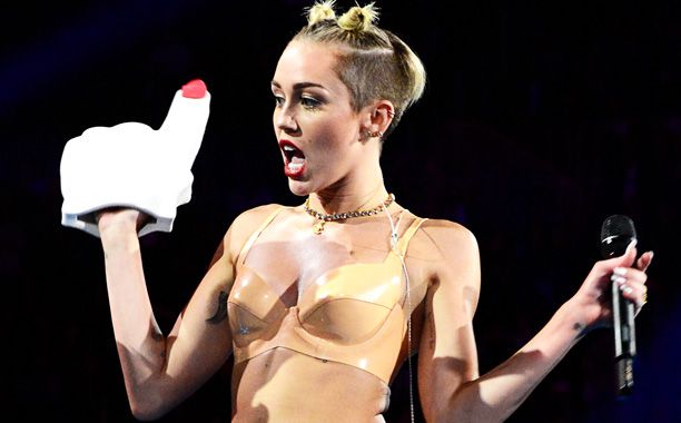 adam gurski recommends miley cyrus performing nude pic