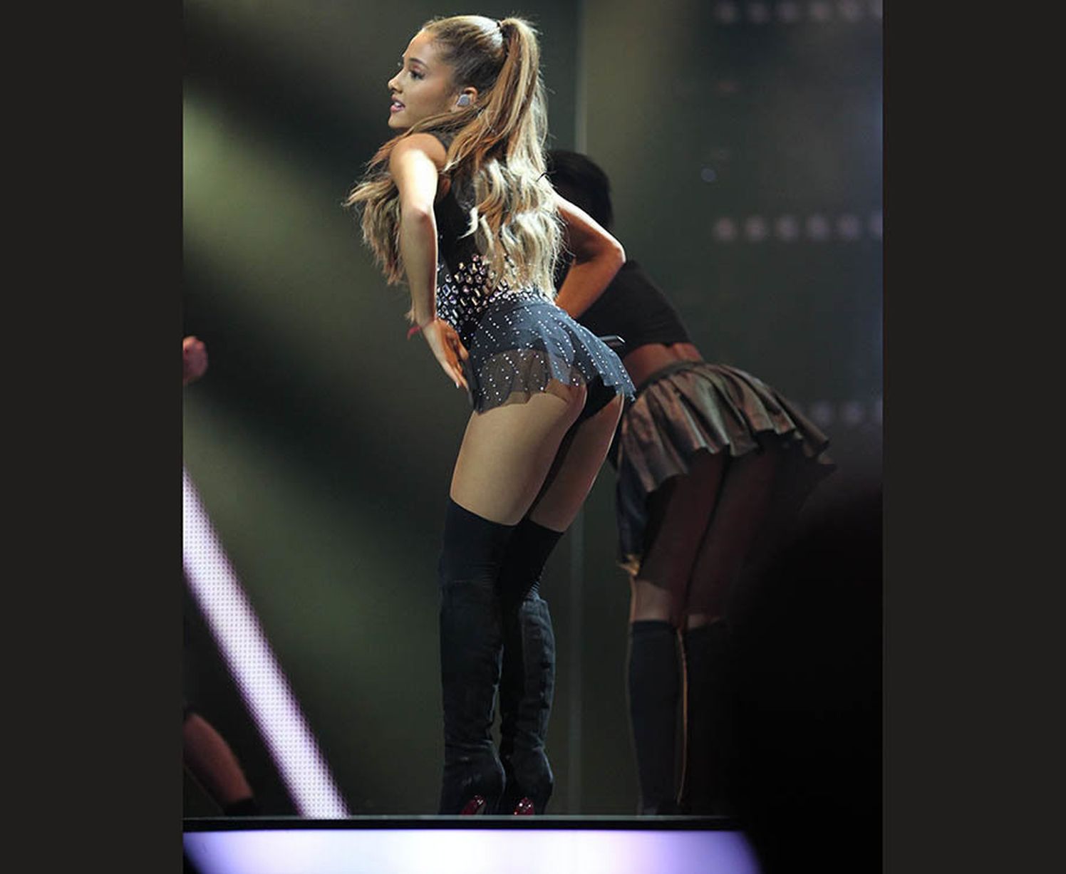 Sexy Pics Ariana Grande in fontana