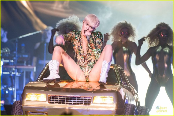 darren garnett recommends miley cyrus blowjon pic