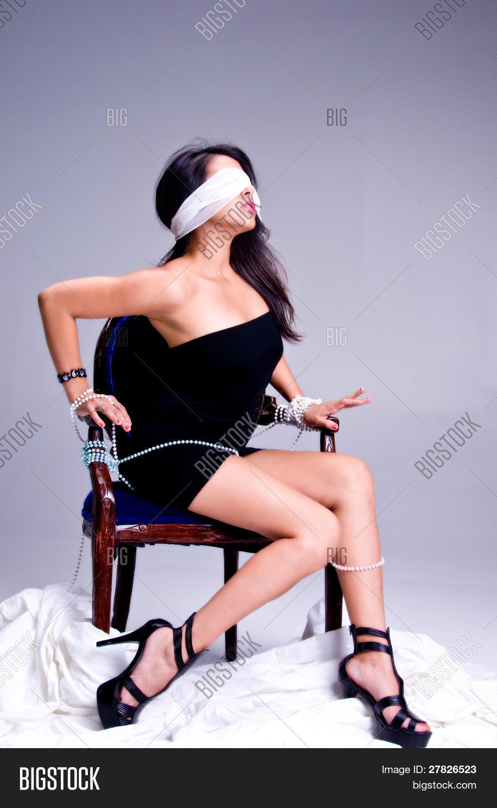 clair ryan share blindfold and tied up photos