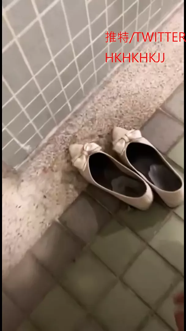 Cummed Shoes without register