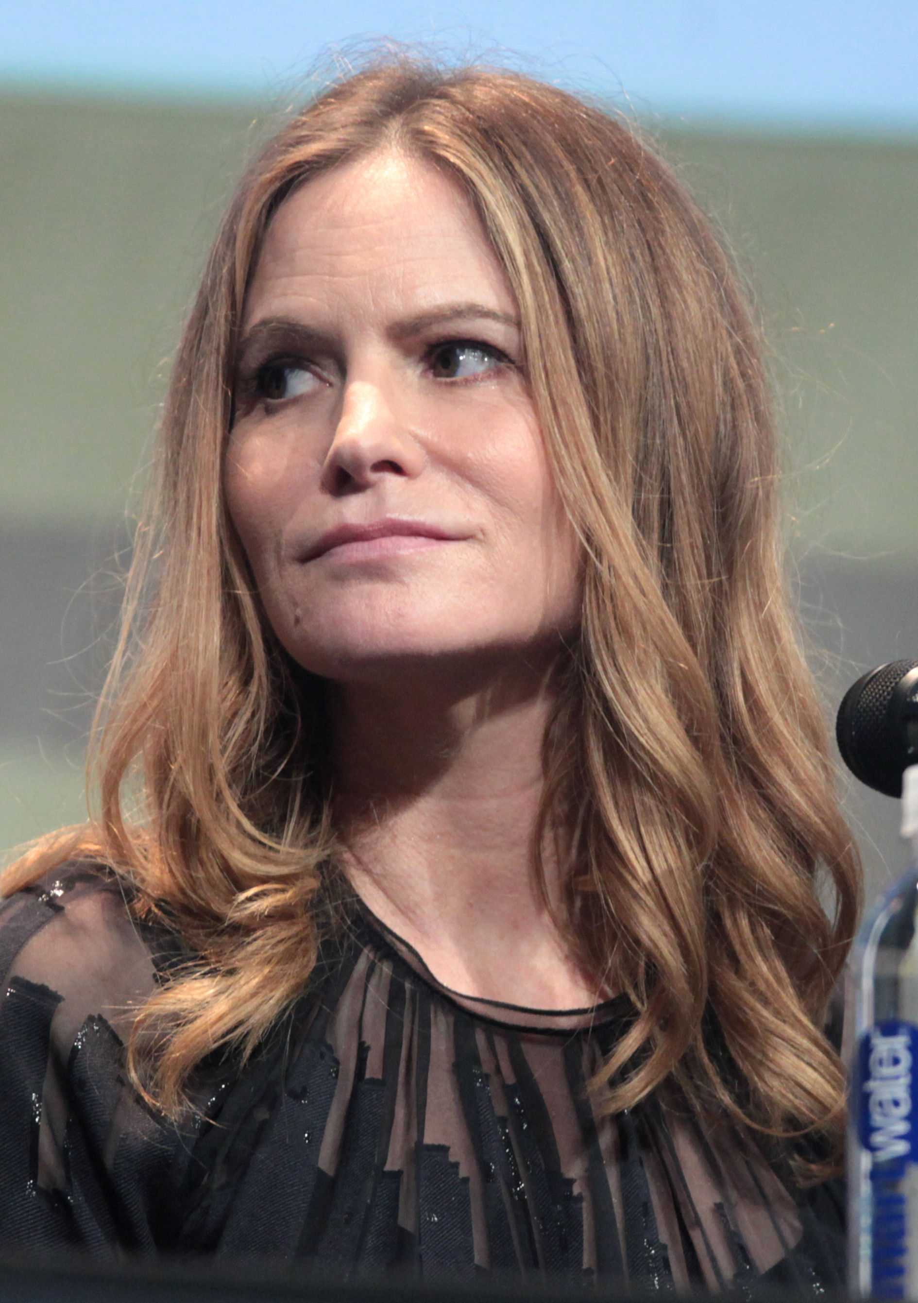 charlene ballard recommends jennifer jason leigh hot pic