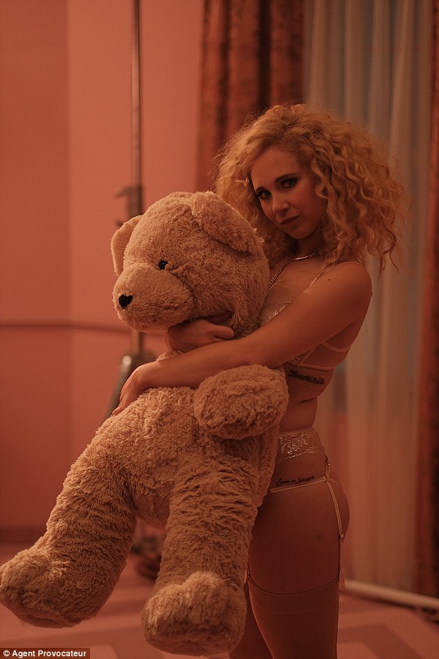 darcy lee add juno temple sexy photo