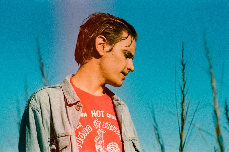 CHARLIE GRADON IMMERSES IN NATURE DURING LOCKDOWN WITH THE HAZY CLIP FOR ‘BLURRY ONES’