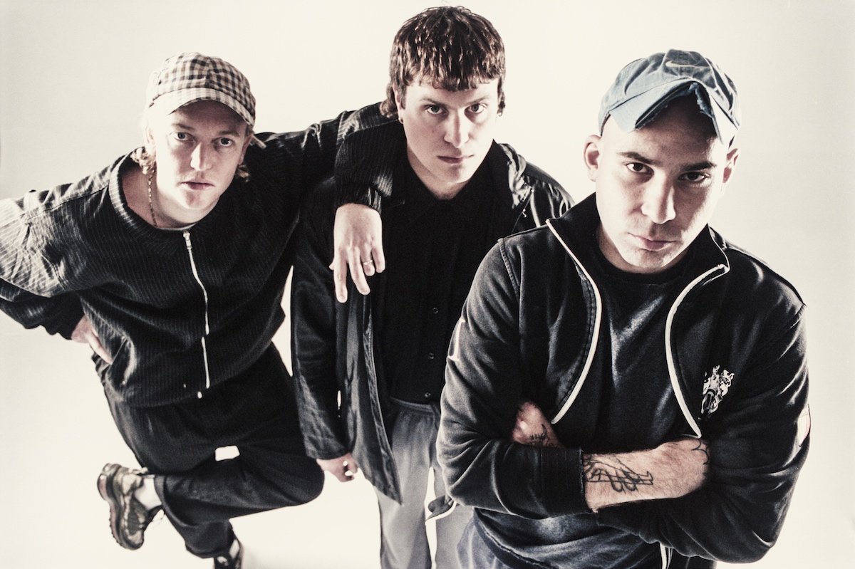 DMA’S CRITICALLY ACCLAIMED THIRD ALBUM THE GLOW DEBUTS AT #2 IN AUSTRALIA, #4 IN THE UK & #1 IN SCOTLAND
