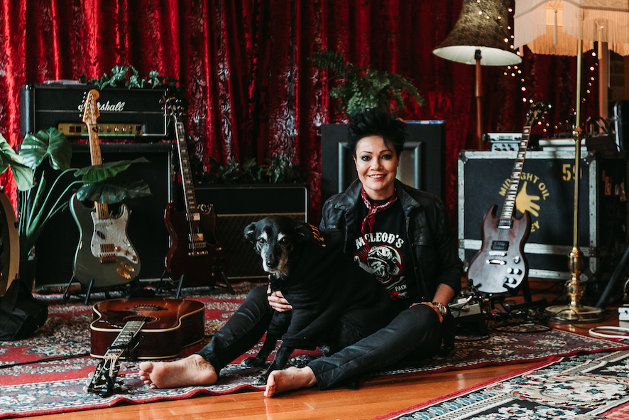 SARAH MCLEOD SHARES SONG ‘CHACHI’S THEME’ + ANNOUNCES NATIONAL ‘ONE ELECTRIC LADY’ TOUR FOR FEB / MARCH