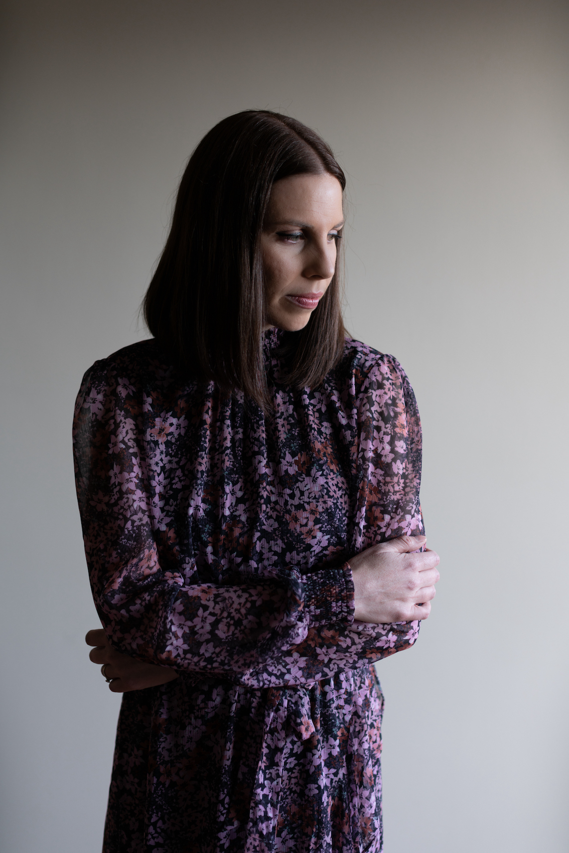 PERTH SINGER/SONGWRITER, HELEN SHANAHAN DELIGHTS WITH NEW SINGLE ‘CANVAS’, ANNOUNCES NEW ALBUM + PERTH LAUNCH