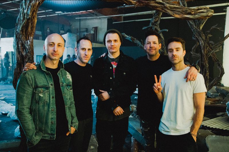 SIMPLE PLAN SHARE NEW SINGLE ‘WAKE ME UP (WHEN THIS NIGHTMARE’S OVER)’ RAISING MONEY FOR UKRAINE