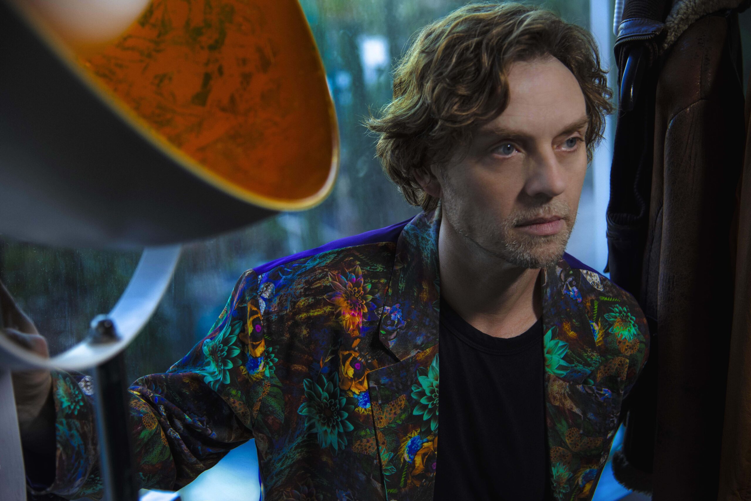 DARREN HAYES UNVEILS HIS MOST RAW AND HONEST MUSIC TO DATE ‘POISON BLOOD’