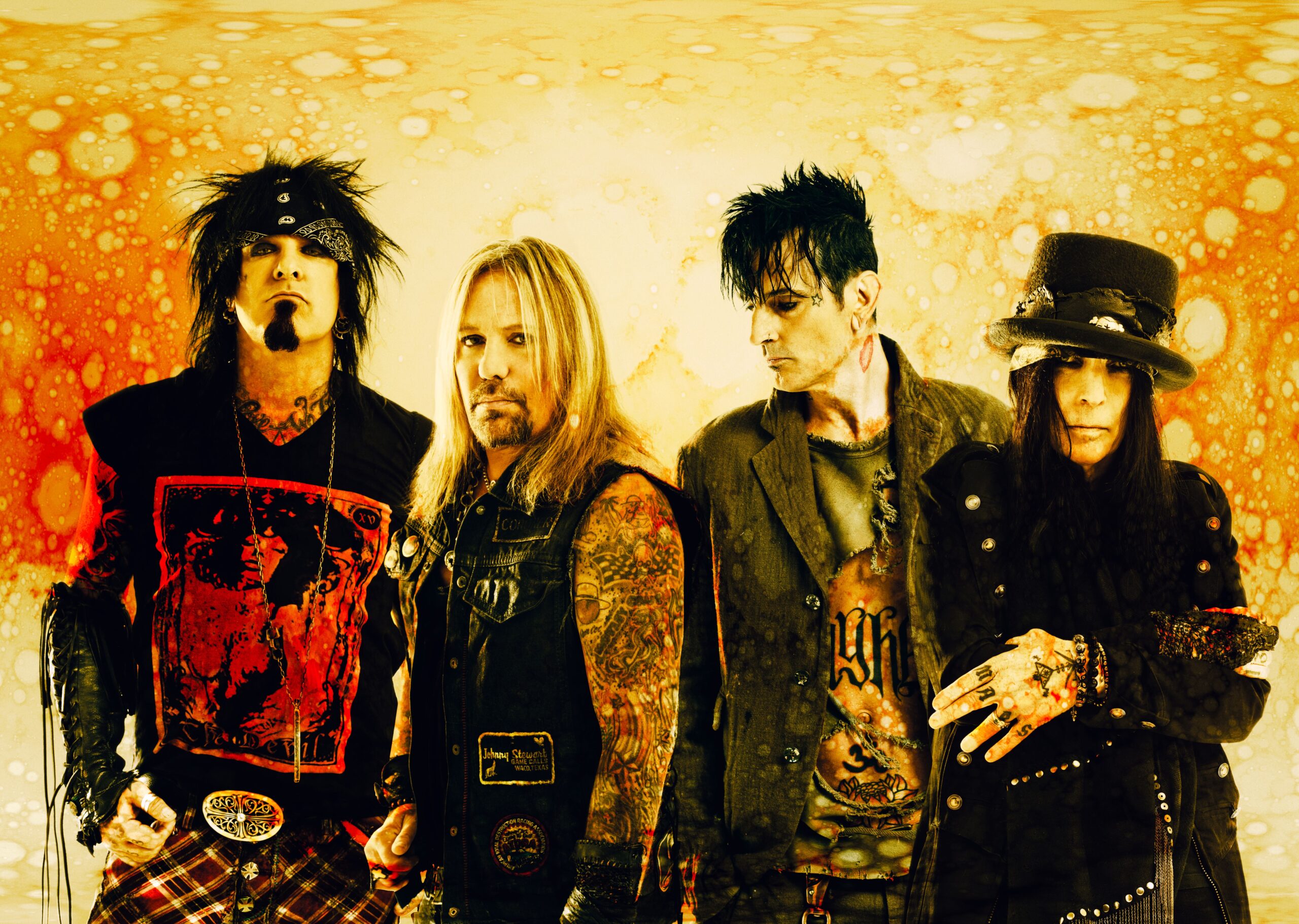 MÖTLEY CRÜE  TO RELEASE THE DIRT SOUNDTRACK